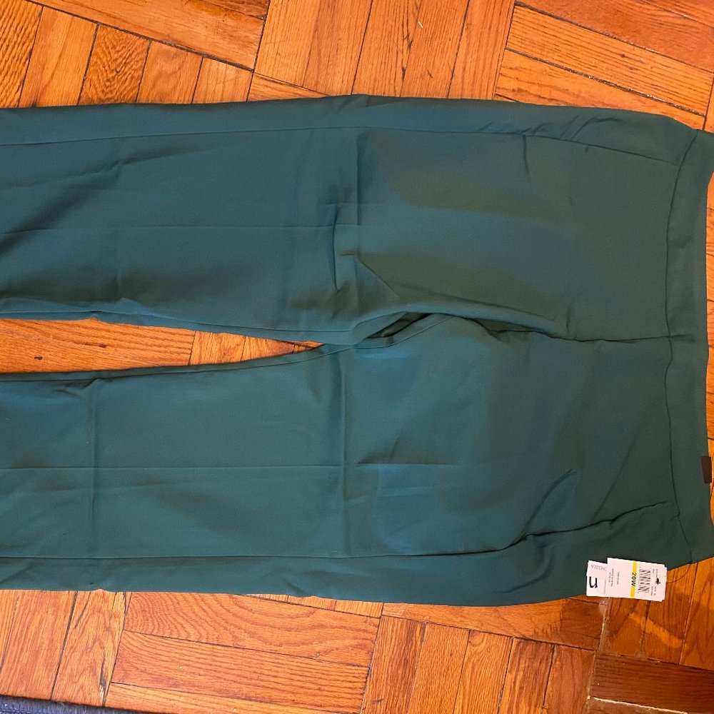 Green modern fit stretch pants